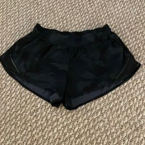 lululemon camo hotty hots size 8